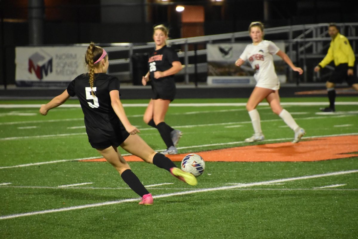 Lauryn passes the ball to her teammate 
 