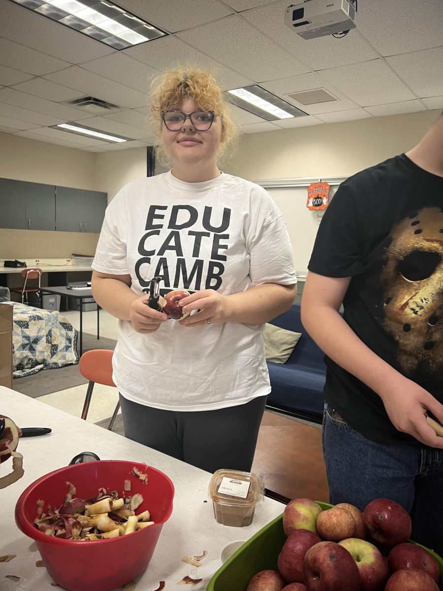 Former student Tatiana Roberts prepares treats for the snack cart.